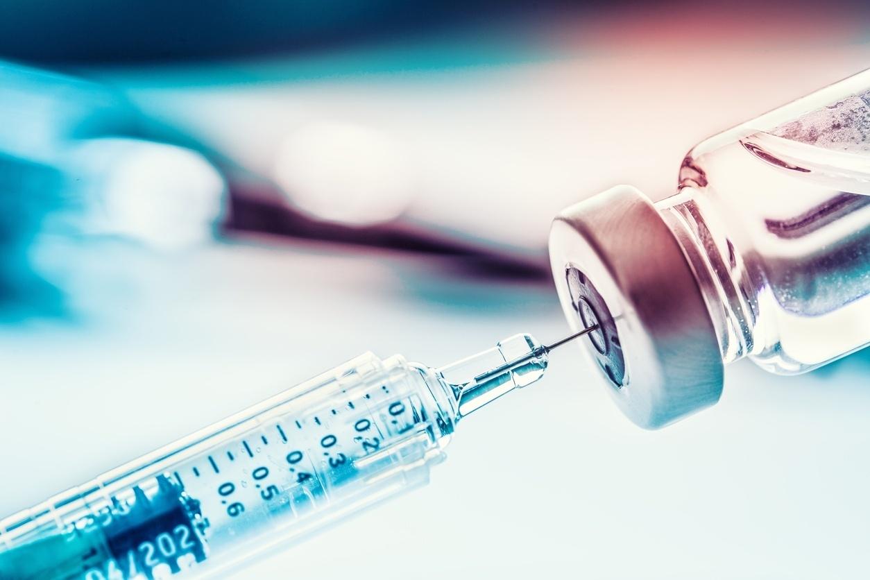 Orientação do Ministério da Saúde é tomar 1º a vacina contra a Covid e, 14 dias depois, a vacina contra a gripe
